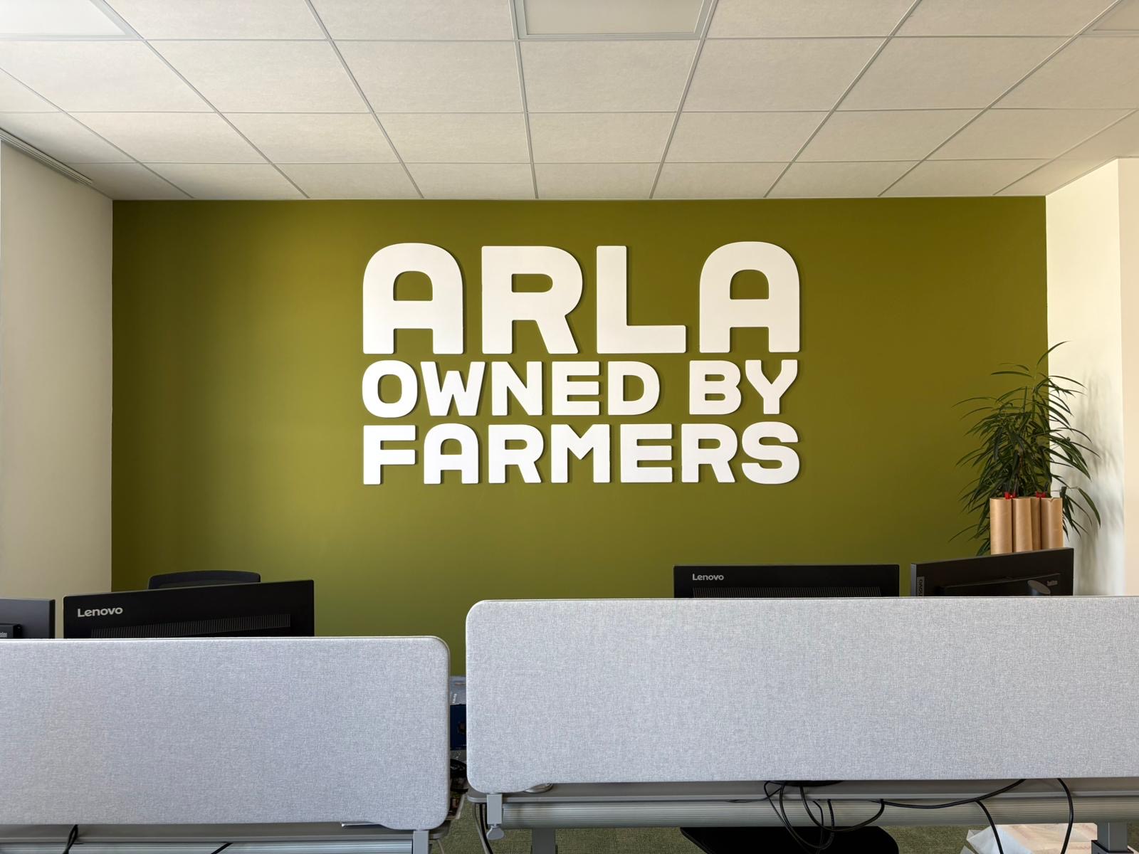 Arla Wandabwicklung Buchstaben