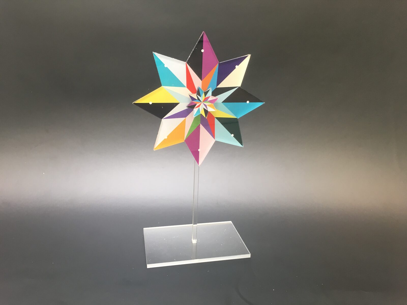 Acryl-Stern konturgefräst